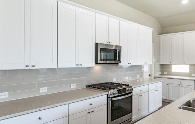 4-bedroom rental at 8939 Trail Dust in San Antonio, TX — photo 4