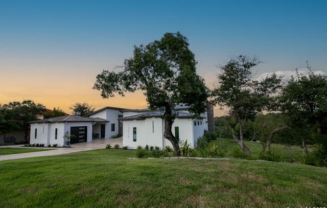 5-bedroom rental at 23610 Messina Cyn in San Antonio, TX — photo 5