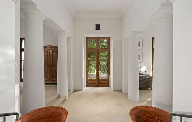 6-bedroom rental at 317 Limestone Creek in Hill Country Village, TX — photo 2