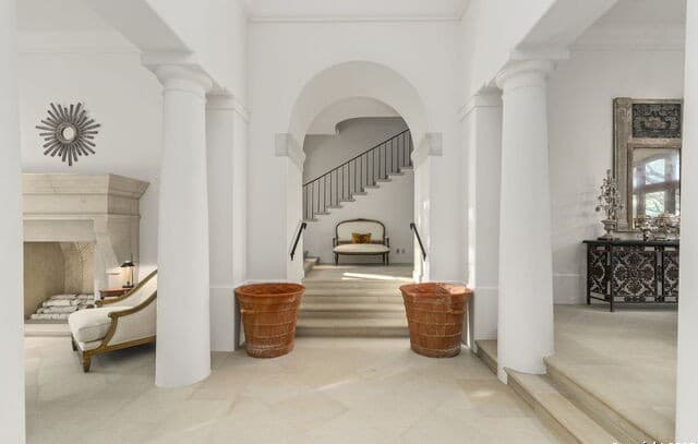 6-bedroom rental at 317 Limestone Creek in Hill Country Village, TX — photo 3