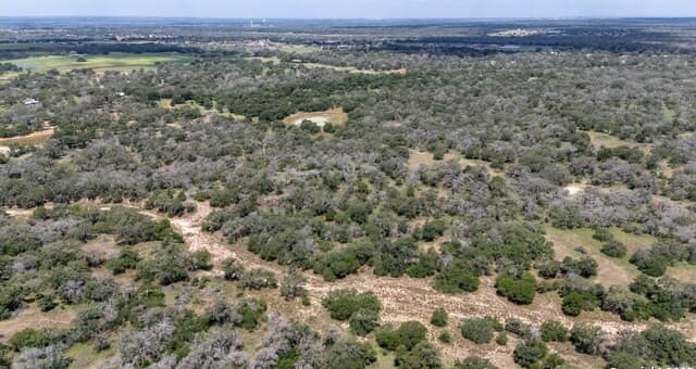 rental at 2404 County Road 320 in Floresville, TX — photo 4