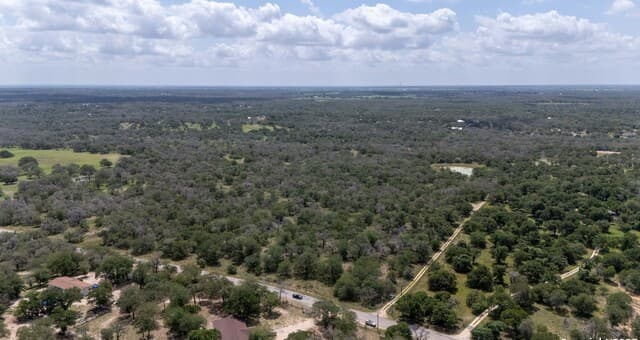 rental at 2404 County Road 320 in Floresville, TX — photo 5