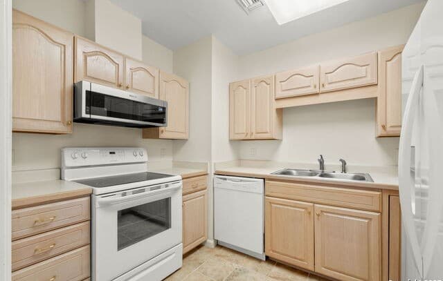 2-bedroom rental at 1 Towers Park Ln Unit 402 in San Antonio, TX — photo 2