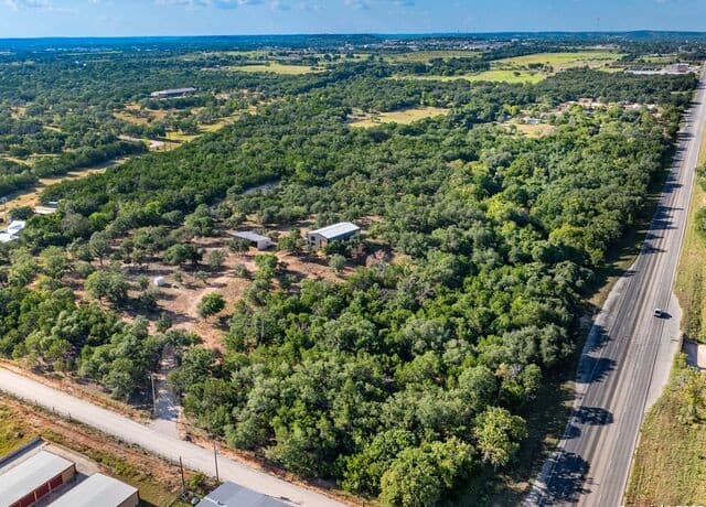4-bedroom rental at 110 Moellering in Fredericksburg, TX — photo 2