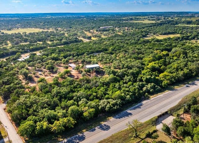 4-bedroom rental at 110 Moellering in Fredericksburg, TX — photo 3