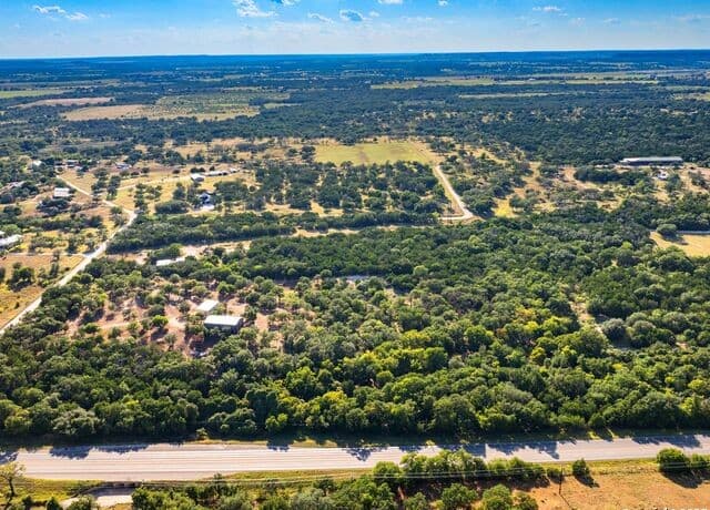 4-bedroom rental at 110 Moellering in Fredericksburg, TX — photo 4