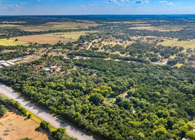 4-bedroom rental at 110 Moellering in Fredericksburg, TX — photo 5