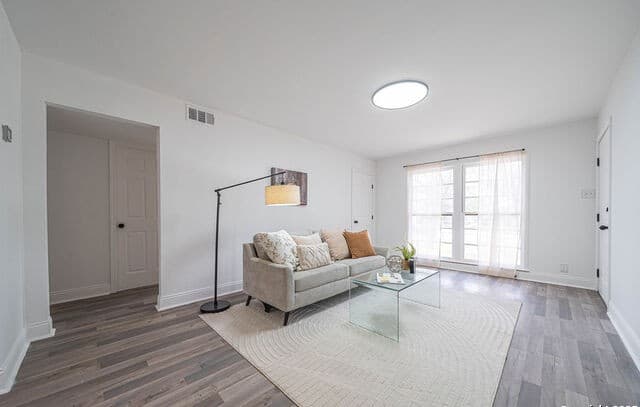 4-bedroom rental at 451 Anton in San Antonio, TX — photo 3