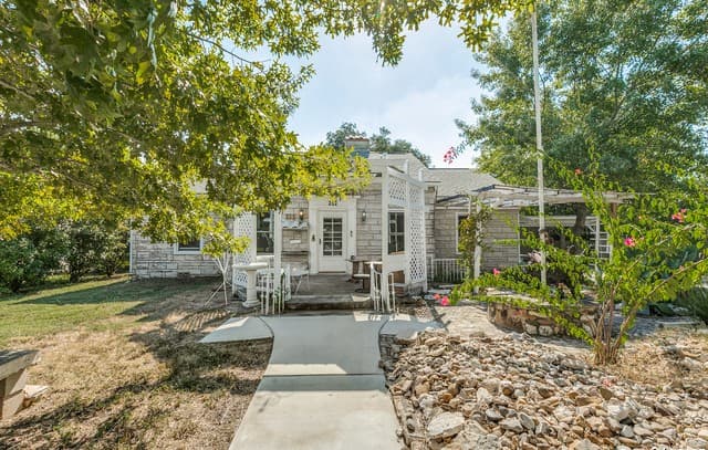 3-bedroom rental at 342 Alexander Hamilton in San Antonio, TX — photo 3