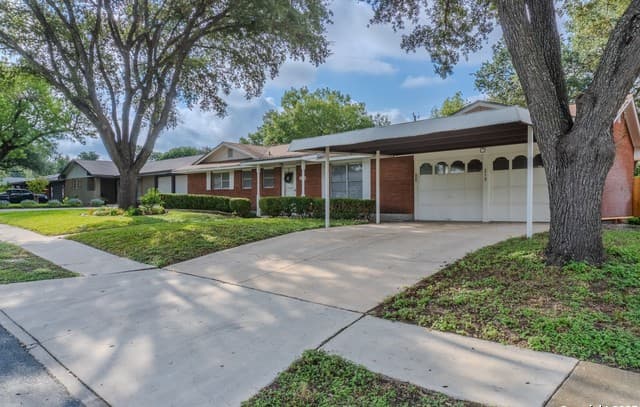 3-bedroom rental at 210 Downshire in San Antonio, TX — photo 4