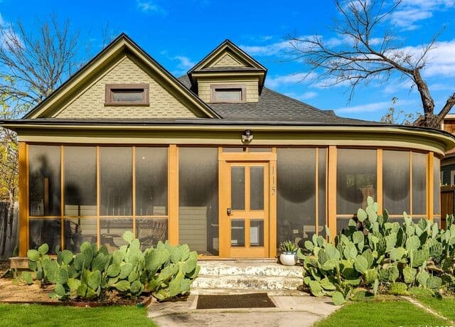 3-bedroom rental at 115 E Courtland Place in San Antonio, TX — photo 5