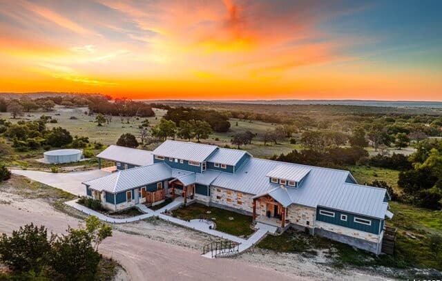 7-bedroom rental at 554 Seven Falls Dr in Fredericksburg, TX — photo 1