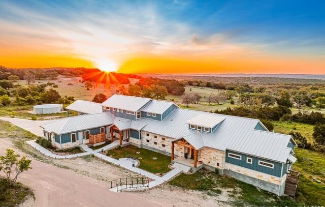 7-bedroom rental at 554 Seven Falls Dr in Fredericksburg, TX — photo 2