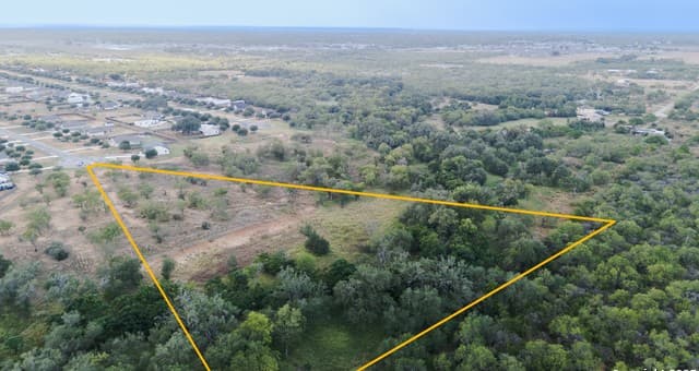 rental at 193 E Medium Meadow Dr in Lytle, TX — photo 4