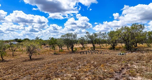 rental at 728 Cr 315 in Stockdale, TX — photo 1
