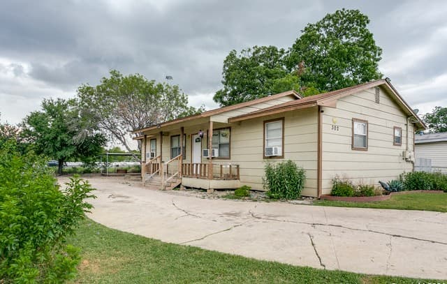 3-bedroom rental at 302 Guanajuato in San Antonio, TX — photo 1