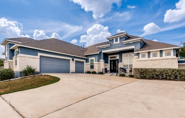 4-bedroom rental at 8207 Garden Arbor in San Antonio, TX — photo 1