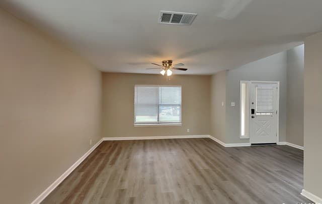 4-bedroom rental at 9122 Autumn Storm in San Antonio, TX — photo 4