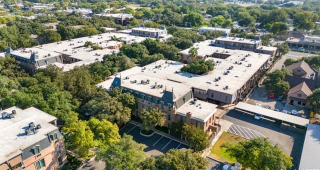 3-bedroom rental at 7707 Broadway Unit 24A in San Antonio, TX — photo 3