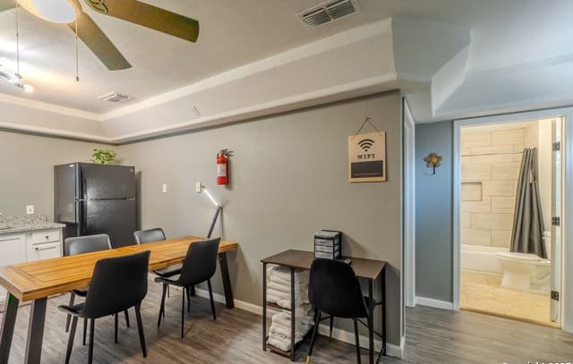 2-bedroom rental at 125 Hess Unit 202 in San Antonio, TX — photo 4