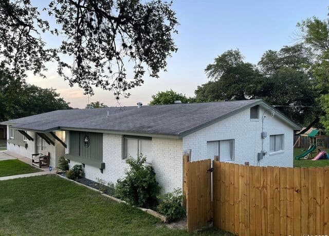 5-bedroom rental at 101 Furlong Dr in Universal City, TX — photo 1