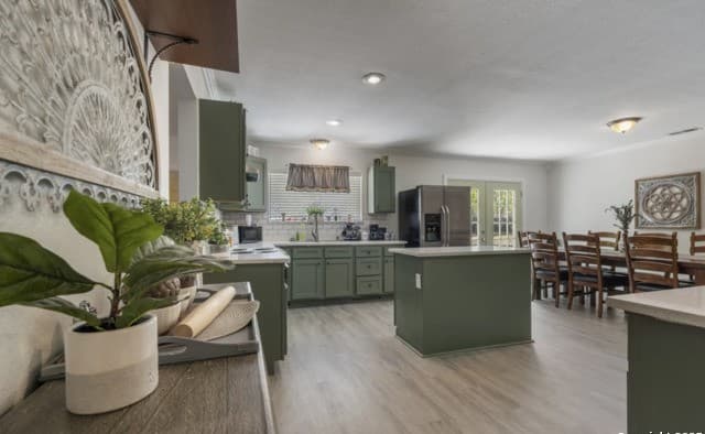 5-bedroom rental at 101 Furlong Dr in Universal City, TX — photo 5