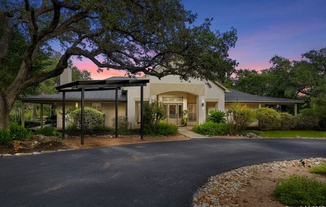 3-bedroom rental at 22050 Hanging Oak in San Antonio, TX — photo 5