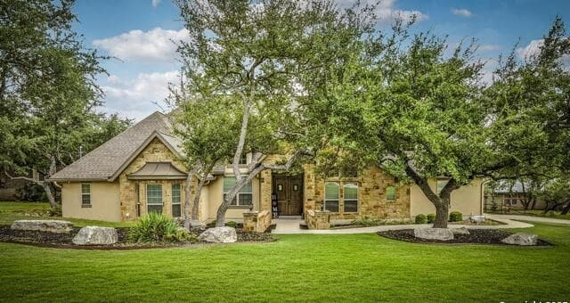 4-bedroom rental at 126 Mountain Echo in San Antonio, TX — photo 2