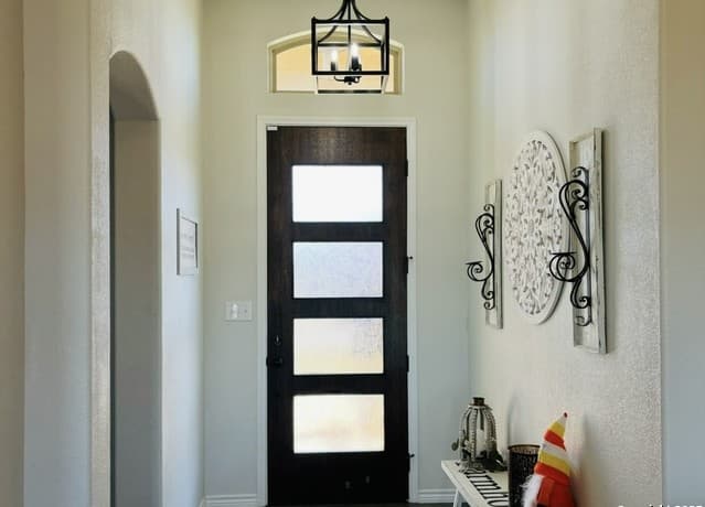 3-bedroom rental at 1704 Vista View Dr in Pleasanton, TX — photo 2