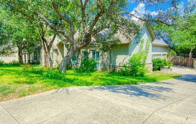 5-bedroom rental at 3314 Falling Brook in San Antonio, TX — photo 2