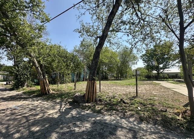rental at 1910 Lennon in San Antonio, TX — photo 1