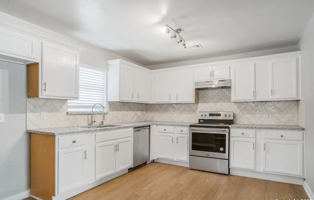 3-bedroom rental at 1047 Poinsettia in San Antonio, TX — photo 5