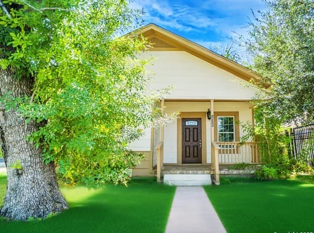 3-bedroom rental at 406 Gulf in San Antonio, TX — photo 1