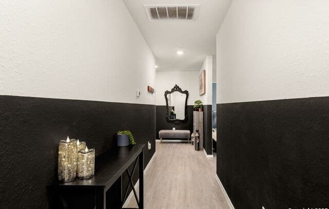 3-bedroom rental at 6830 Wolf Vly in San Antonio, TX — photo 3