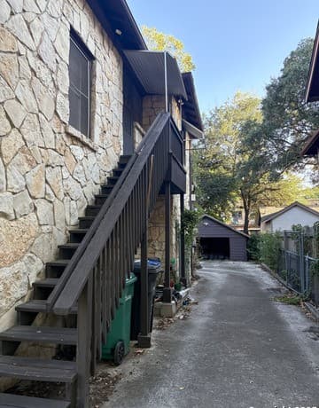 rental at 210 E Lullwood Ave in San Antonio, TX — photo 5