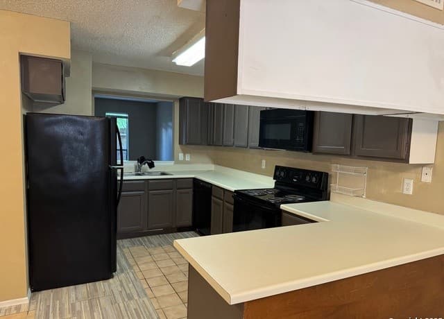 2-bedroom rental at 4903 Ali Ave Unit 4 in San Antonio, TX — photo 2