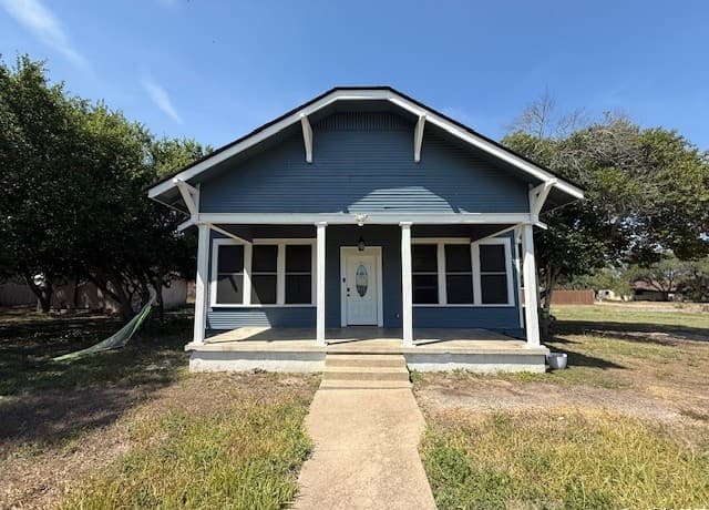 2-bedroom rental at 708 S 7th Street in Kenedy, TX — photo 1
