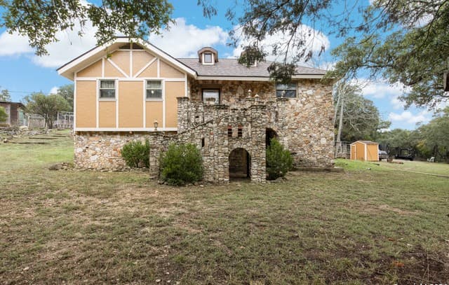 2-bedroom rental at 1414 Desert Gold in Boerne, TX — photo 1