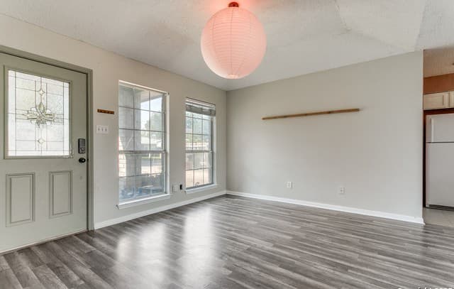 2-bedroom rental at 221 Sharer in San Antonio, TX — photo 3