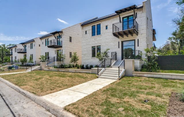 3-bedroom rental at 401 Oak Park Dr Unit B in Boerne, TX — photo 3