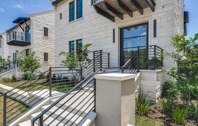 3-bedroom rental at 401 Oak Park Dr Unit B in Boerne, TX — photo 5
