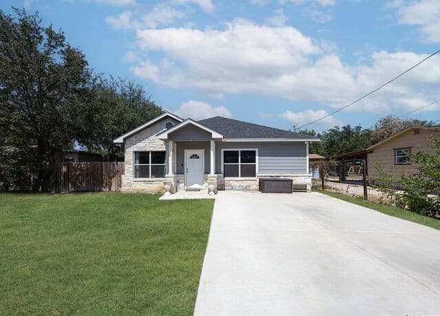 4-bedroom rental at 1019 Clovis Pl in San Antonio, TX — photo 2