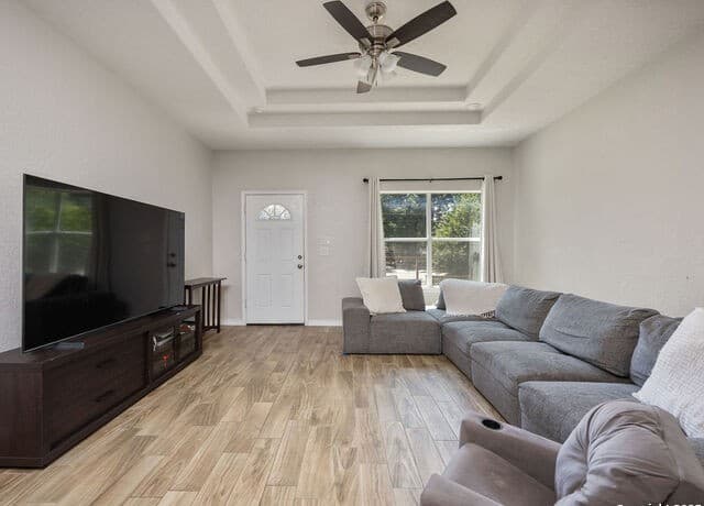 4-bedroom rental at 1019 Clovis Pl in San Antonio, TX — photo 4