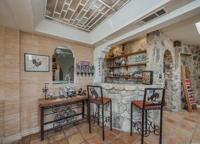 5-bedroom rental at 901 River Rd in Boerne, TX — photo 5