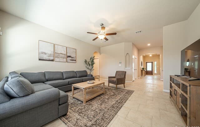 3-bedroom rental at 14538 Rawhide in San Antonio, TX — photo 3
