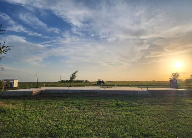 rental at 420 Cr 137 in Floresville, TX — photo 1
