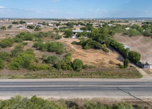 Home for sale at 13348 Somerset in Von Ormy, TX — photo 3