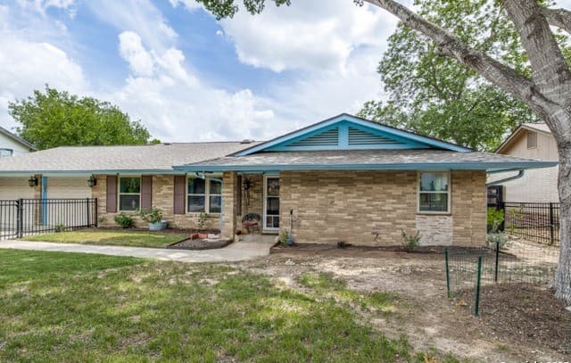 3-bedroom rental at 6034 Royal Pt in San Antonio, TX — photo 1