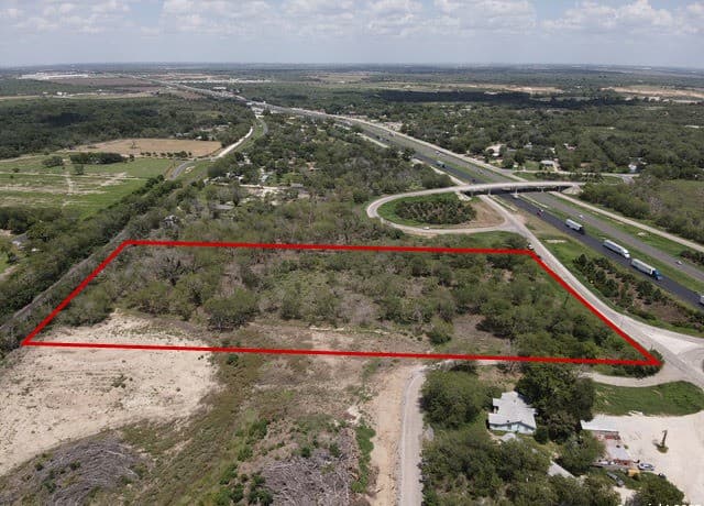 rental at 13901 Interstate 35 S in Von Ormy, TX — photo 2