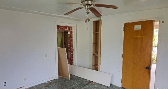 2-bedroom rental at 365 N San Gabriel Ave in San Antonio, TX — photo 4